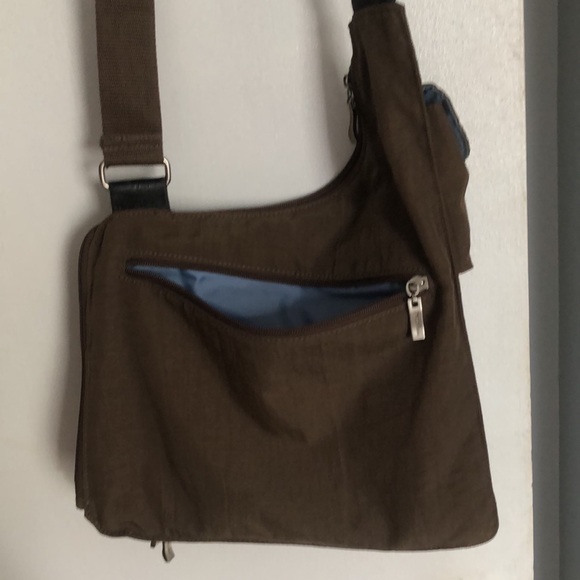 1 Baggallini, 1 Travelon, 1 Oulilai - Picture 3 of 16